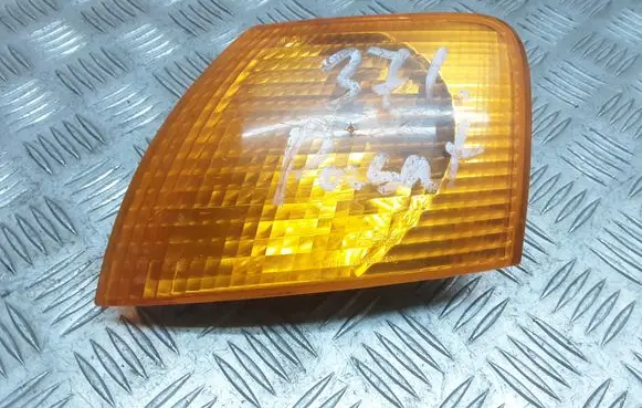 Volkswagen PASSAT B5 Front indicator light 3B0953049