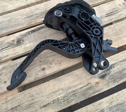 Ford Fiesta Clutch pedal AY117B633GC E3B2B 130422