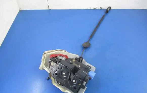 Volkswagen Golf IV Front door lock