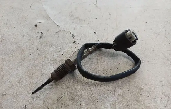 BMW 5 E60 E61 Exhaust gas temperature sensor 7795174