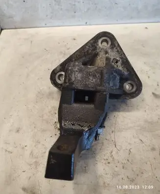 Peugeot 607 Engine mounting bracket 5U3Q6A060AA
