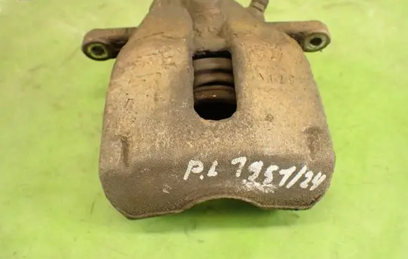 Suzuki Swift I Front brake caliper