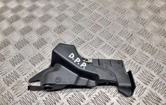Ford Focus Fender mounting bracket JX7BA02476A D2L4F