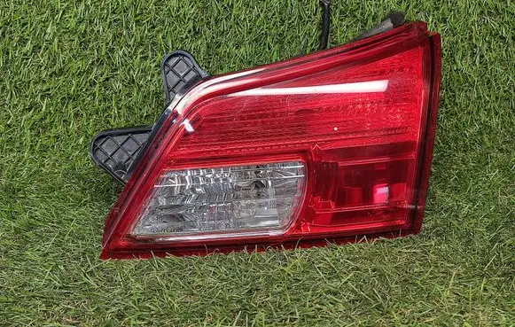 Subaru Legacy Tailgate rear/tail lights 13220072