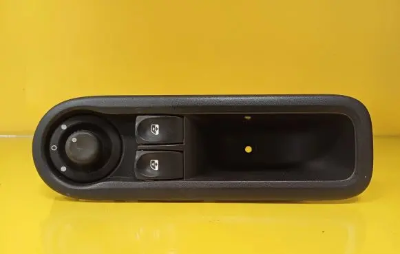 Renault Twingo II Electric window control switch 8200356515