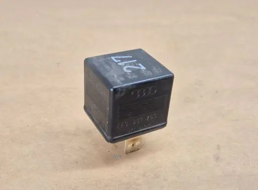 Audi A6 S6 C4 4A Other relay 443951253S