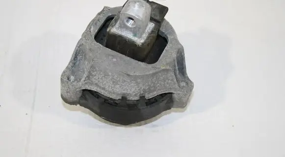 BMW 5 G30 G31 G38 Engine mount bracket 6883514