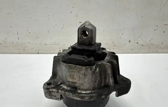 BMW 5 GT F07 Engine mount bracket