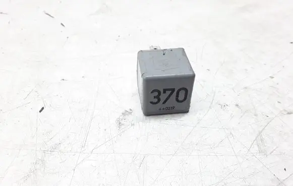 Audi A6 S6 C5 4B Other relay 8D0951253