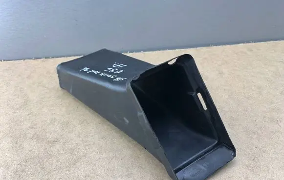 BMW 3 E36 Air intake duct part 1977116 51711977116 8153298