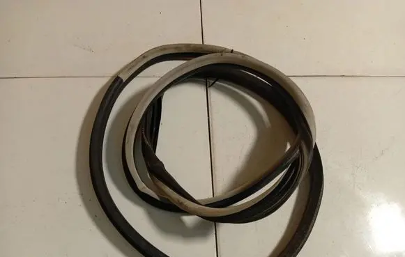 Citroen C4 Grand Picasso Rubber seal front coupe door