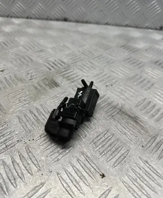 BMW X5 F15 Turbo solenoid valve 70231800 15T026 7810831