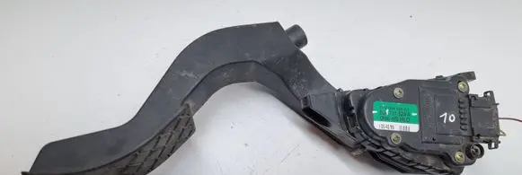 Volkswagen PASSAT B5 Accelerator throttle pedal 8D121523A