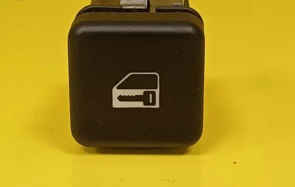 BMW 5 E39 Central locking switch button 8360828
