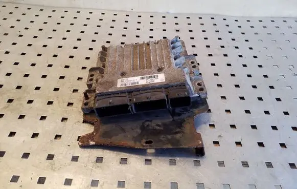Renault Megane III Engine control unit/module 237102426R 237101908R S180153104A