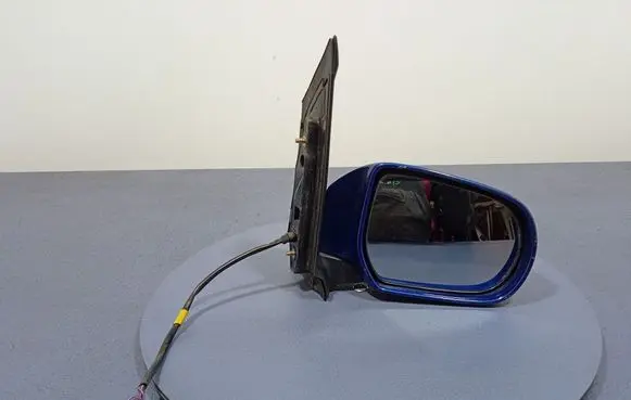 Mazda MPV II LW Front door electric wing mirror 