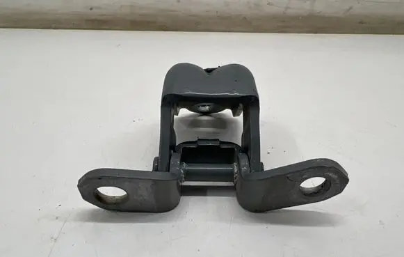 Nissan Qashqai J12 Front door lower hinge 