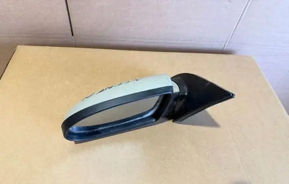 Hyundai Accent Front door electric wing mirror 876101E110