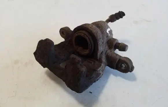 Honda CR-V Rear brake caliper