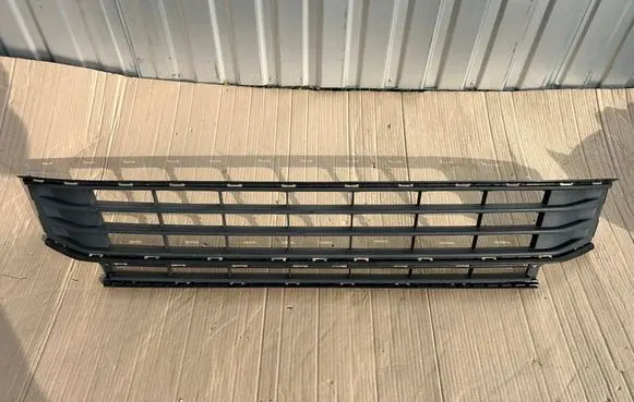 Volkswagen Touran III Front bumper lower grill 5TA853677K