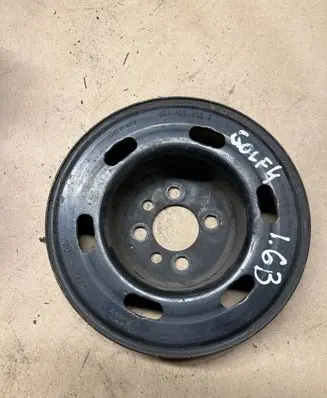 Volkswagen Golf IV Crankshaft pulley 06A105255F