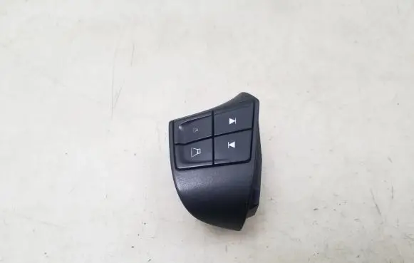 Steering wheel buttons/switches