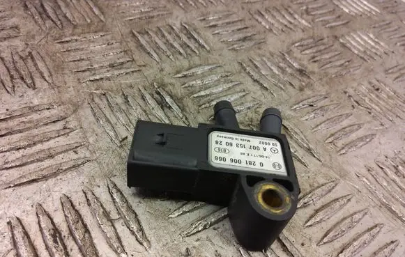 Mercedes-Benz A W176 Exhaust gas pressure sensor A0071536028