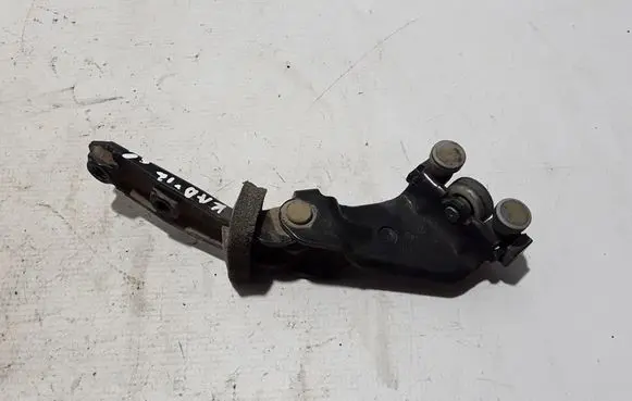 Volkswagen Caddy Sliding door middle roller runner 2K0843335