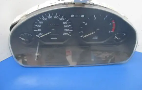 Mitsubishi Carisma Speedometer (instrument cluster)