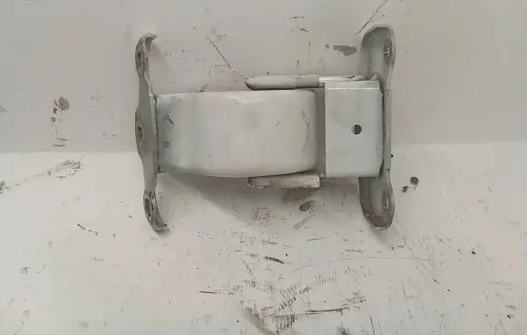 Opel Vivaro Loading door lower hinge 93867626