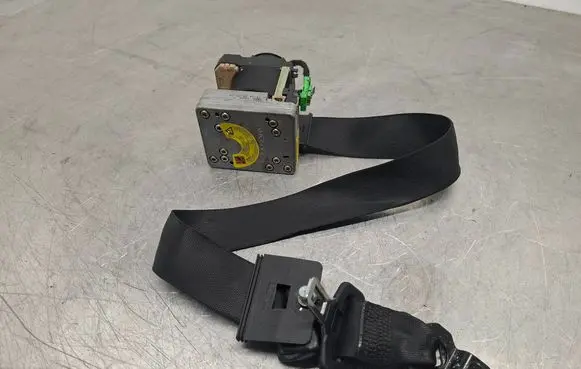 Mercedes-Benz C W203 Front seatbelt 33005929F 2018680222