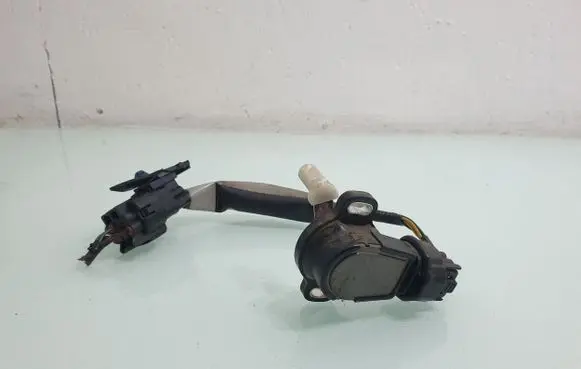 Toyota Corolla Verso AR10 Accelerator pedal position sensor 82223