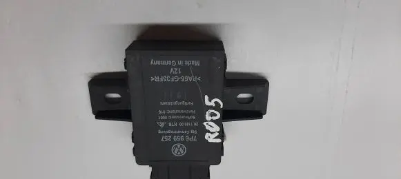 Volkswagen Touareg II Seat heating relay 7P6959257