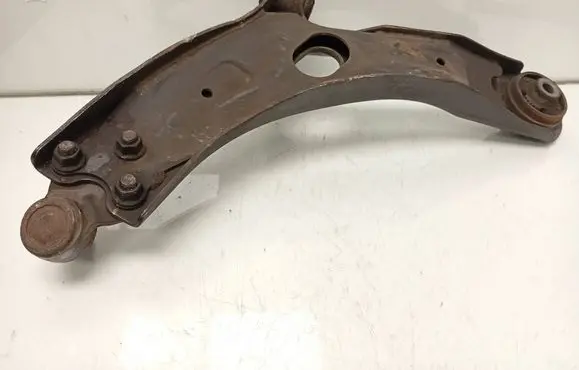 SsangYong Tivoli Front lower control arm/wishbone 4453537000