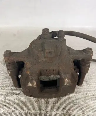 Toyota Auris E180 Front brake caliper
