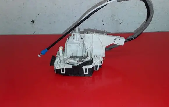 Volkswagen Crafter Front door lock A9067201835