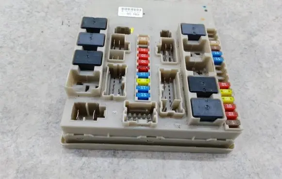 Renault Clio III Central body control module 902446A