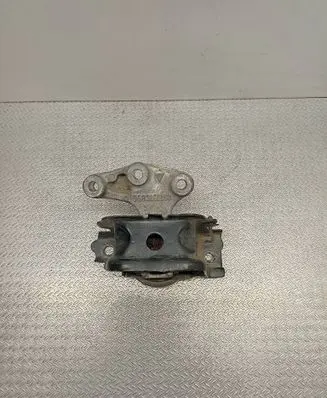 Engine mount bracket