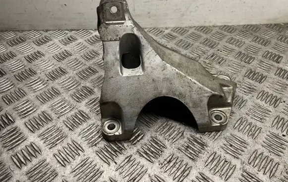BMW 3 E92 E93 Engine mounting bracket 6784736