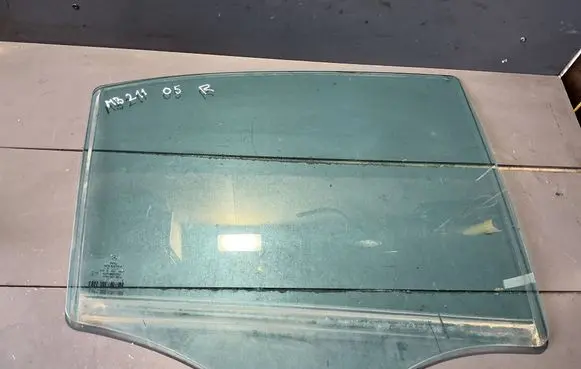 Mercedes-Benz E W211 Rear door window glass 43R000262