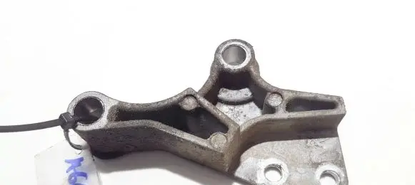 Chrysler Neon I Engine mounting bracket 4669266