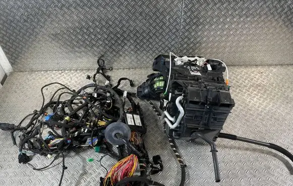 Renault Trafic III (X82) Interior heater climate box assembly 272700324R 0142751502 93868022