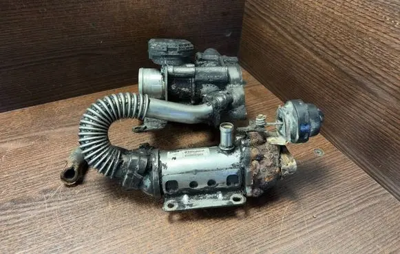 Renault Trafic II (X83) EGR valve cooler 8200611709 880255X
