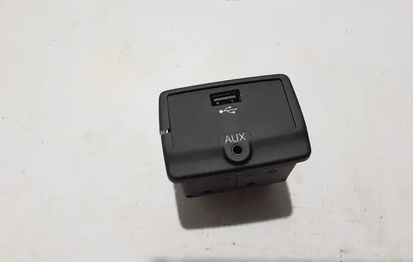 Fiat 500L USB socket connector 33001843