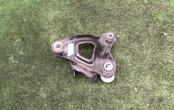 Tesla Model 3 Engine mounting bracket 111023200C 111157000B