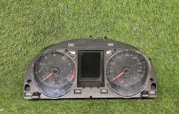 Volkswagen PASSAT CC Speedometer (instrument cluster) 3C8920970J