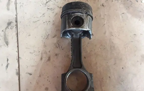 Renault Laguna II Piston with connecting rod 1295