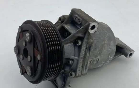 Nissan Juke I F15 Air conditioning (A/C) compressor (pump) 926001HC2D B151201296