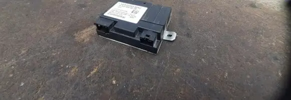 Mercedes-Benz Vito Viano W447 Fuel pump relay A0009008206