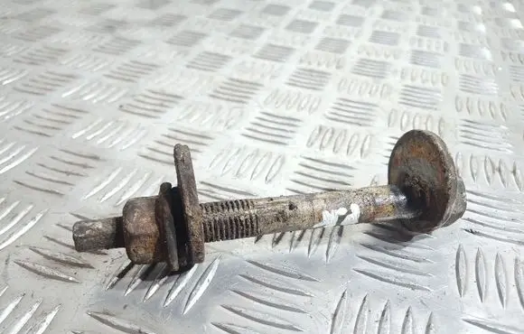 Land Rover Discovery 3 - LR3 Front suspension camber bolt 